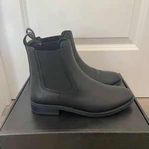 Black Chelsea Boots 😍